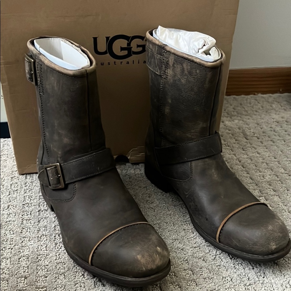 UGG Brown Leather Mid-Calf Boots with Sheepskin Lining on heel